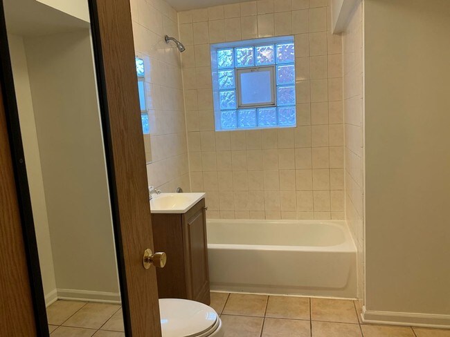 Building Photo - Unit GE