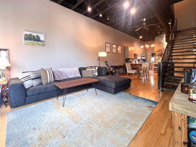 Building Photo - 1014 Columbus St