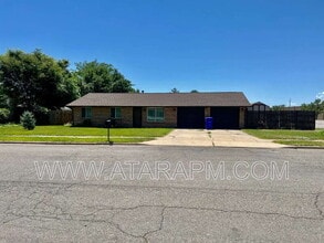 Building Photo - 703 Creek View Rd