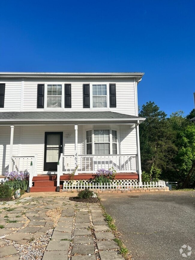 Building Photo - 4622 Briarwood Dr