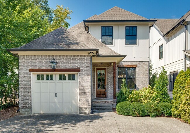 Foto del edificio - Stunning 4BE/3.5BA home in the heart of Green Hills!