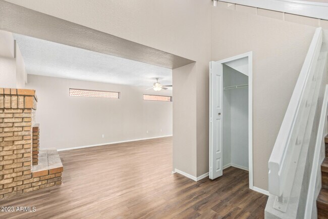 Building Photo - 6920 W Morrow Dr