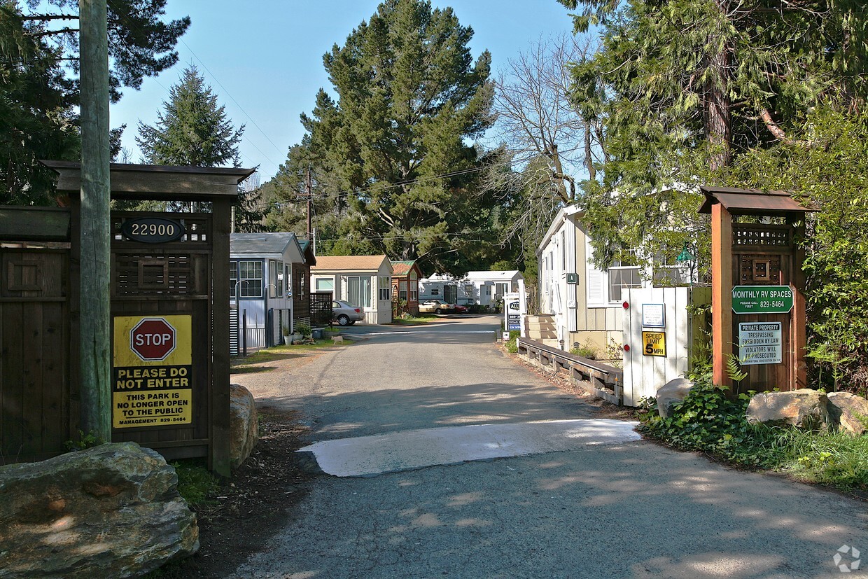 Primary Photo - Reins Sandy Beach RV Park