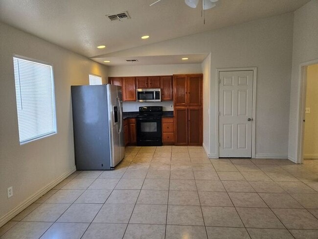 Photo - 3 bed, 1 bath, in a Duplex located in Sout... House