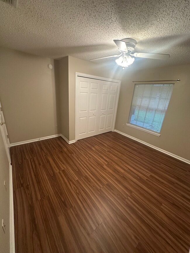 Building Photo - 1687 Spring Branch Dr W