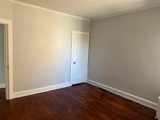 Photo - 8017 S Eberhart Ave (Chicago, IL) Apartment