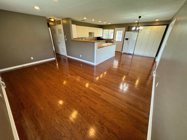 Building Photo - 3 Bedroom- Upper Arlington area