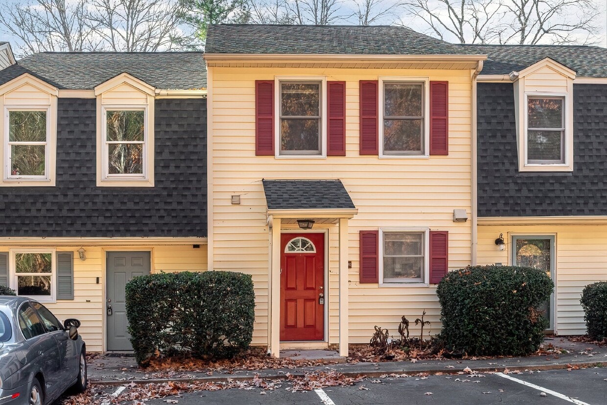 Primary Photo - Delightful Two bedroom townhouse available...