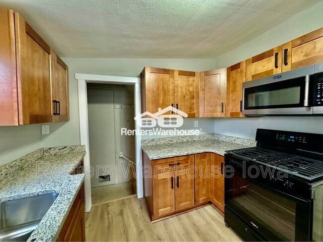 Building Photo - 1322 E 24th St