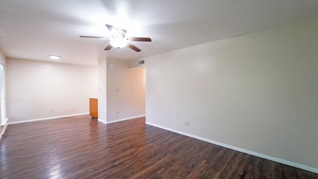 Building Photo - FOR LEASE! 2 Bedroom - 1 Bath - Upstairs U...