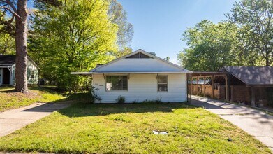 Building Photo - 713 Oakwood