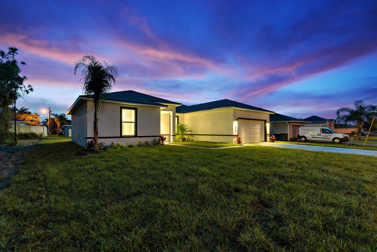 Building Photo - 1000 James Dr