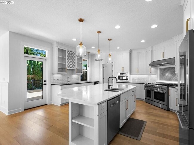 Building Photo - 9010 SW Inez St