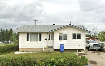 Building Photo - 9220-9115 115 Ave