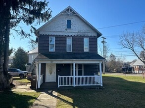 Building Photo - 418 S Center St