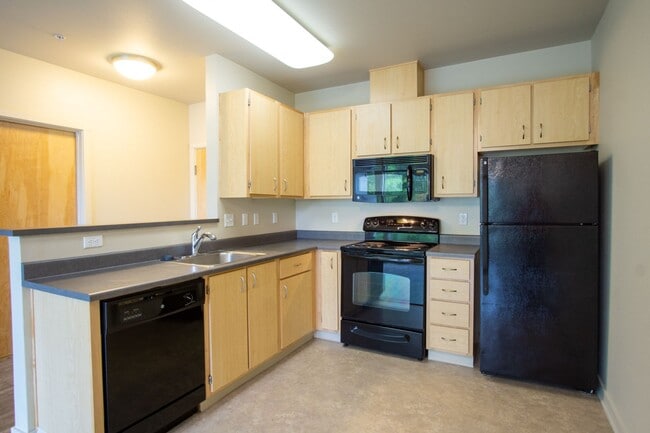 Building Photo - Light & Airy Modern 1 Bedroom w/Large Windows, A/C, & W/D!