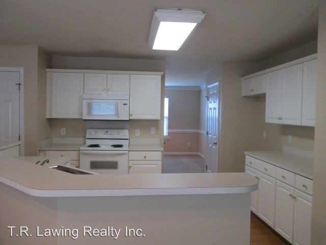 Building Photo - 6123 Forest Pond Dr