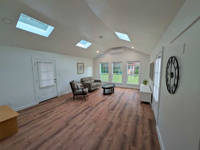 Foto del edificio - 11807 Highgrove Dr