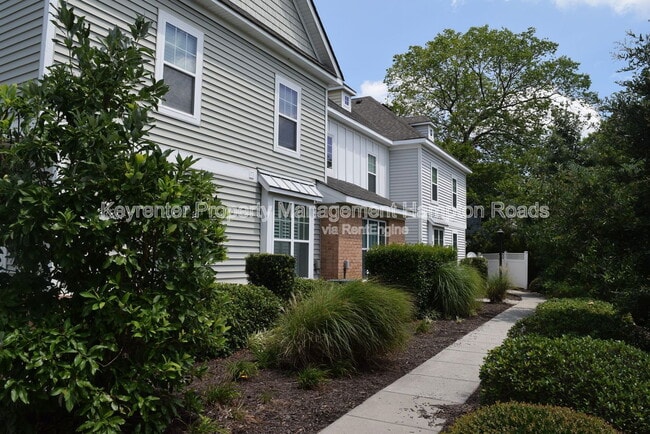 Foto del edificio - 8122 Ships Crossing Rd