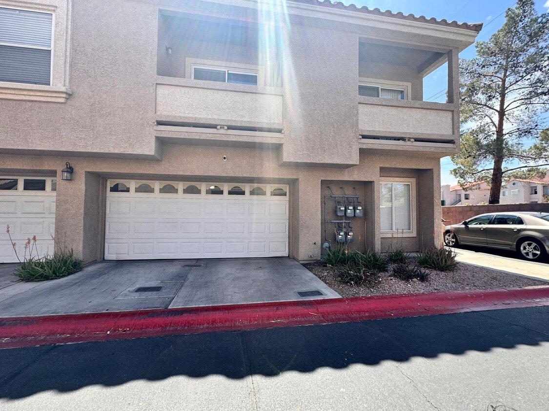 Foto principal - Beautiful spacious 2 bedroom 2 bathroom co...