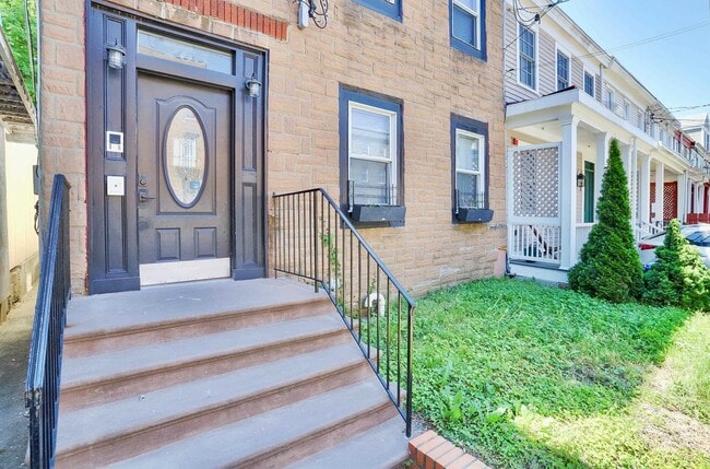Building Photo - 265 3rd St