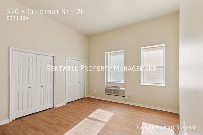 Foto del edificio - 220 E Chestnut St