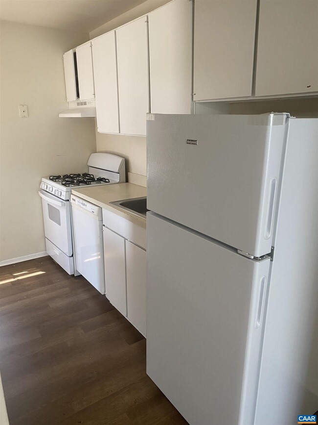 Building Photo - 210 Saponi Ln
