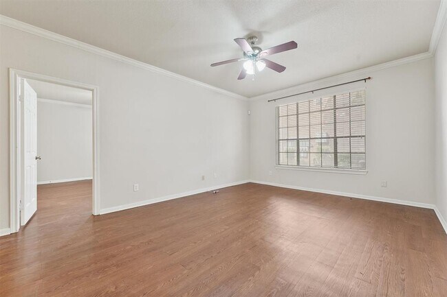 Building Photo - 2255 Braeswood Park Dr