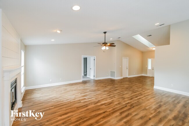 Foto del edificio - 1746 Tiffany Pines Cir W