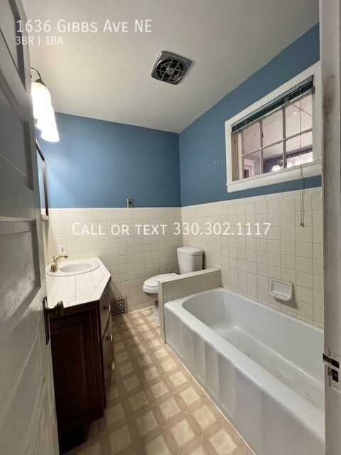 Building Photo - Three bedroom home for rent in Canton NE