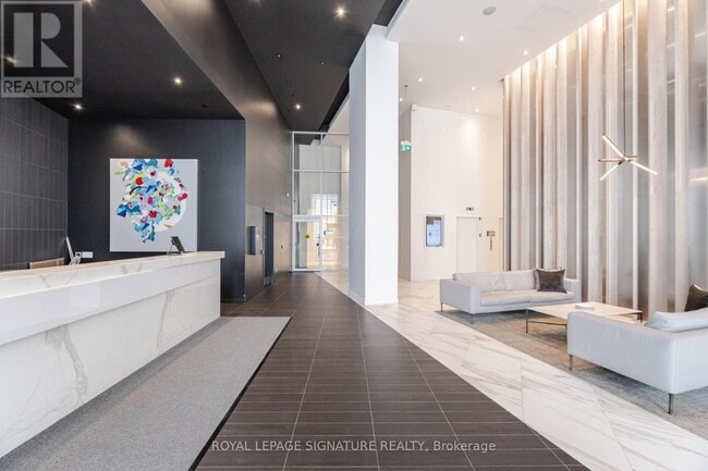 Photo du bâtiment - 3900 Confederation Pkwy