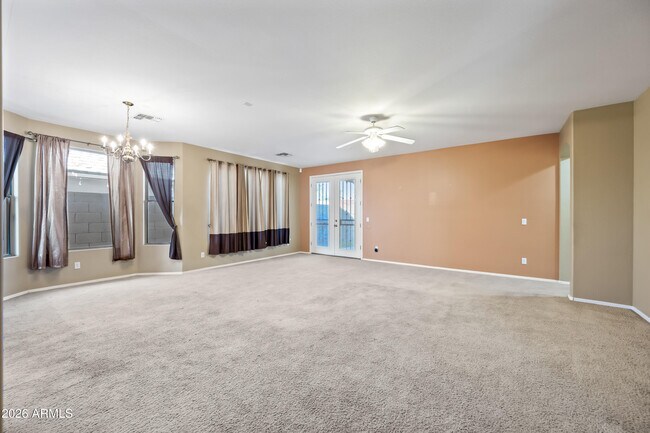 Foto del edificio - 10870 W Chase Ln