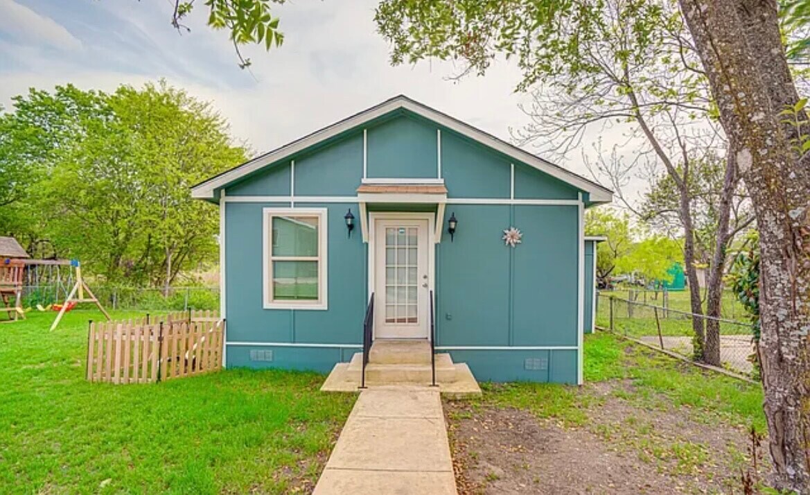 910 Sutton Dr Unit Casita, San Antonio, TX 78228 Apartments in San