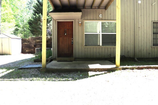Building Photo - Charming 2 Bed, 1.5 Bath Multiplex in Saut...