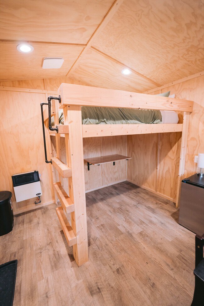 Foto del edificio - 48561 Rustic Ave