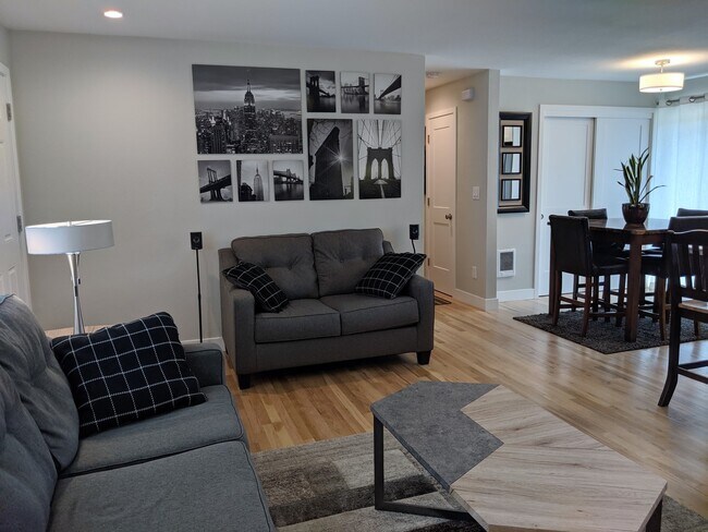 Foto del edificio - Extensively Remodeled Mid-Century Modern Ranch – 2 Bed + Office