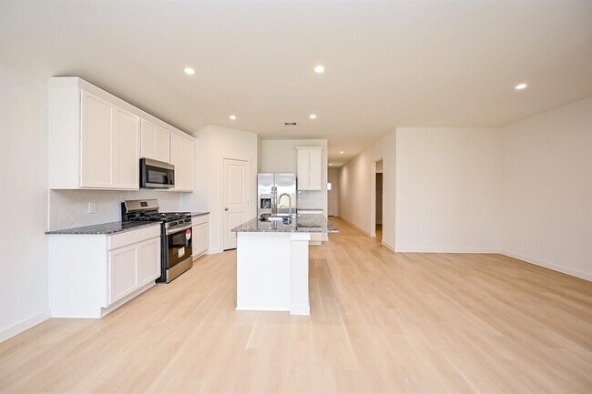 Building Photo - 1602 Mazzini Dr