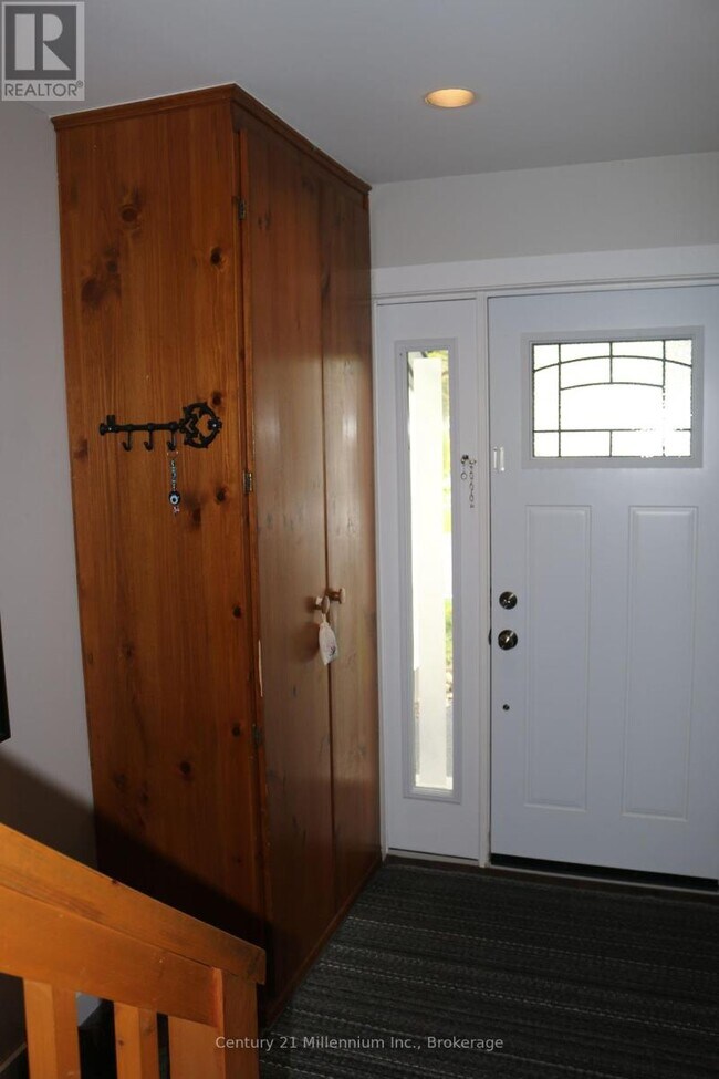 Building Photo - 452 Oxbow Crescent