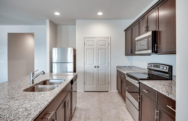 Foto del edificio - 18091 N Presley Ln