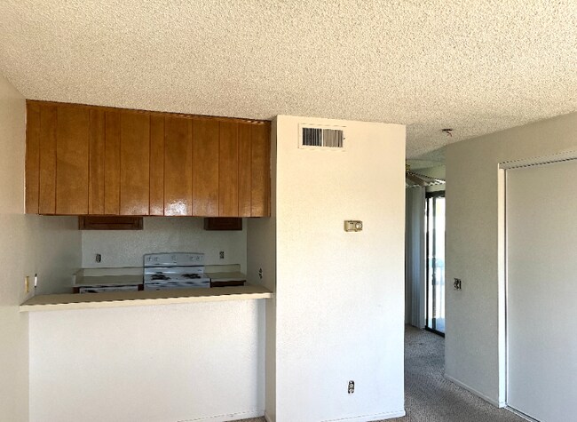 Building Photo - 360 N San Antonio Ave