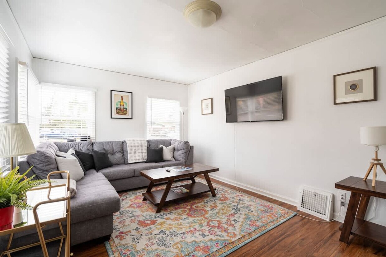 Foto principal - 825 SE 49th Ave