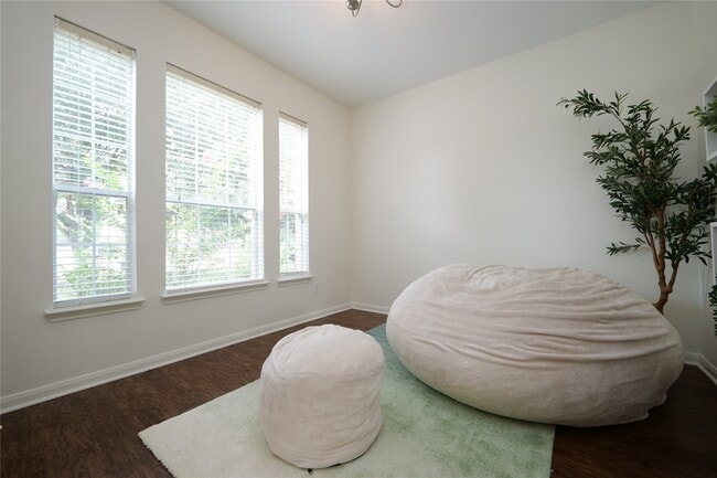 Foto del edificio - 1203 Lavender Shade Ct