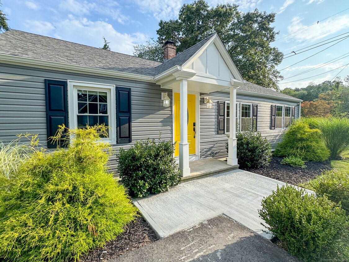 Primary Photo - 66 Nehantic Dr