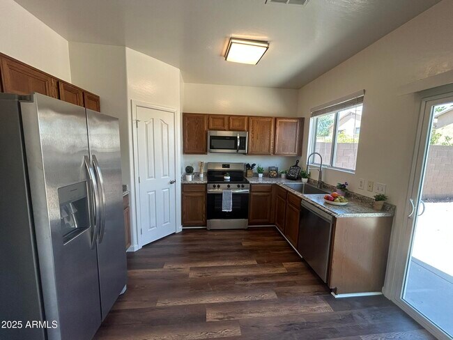 Building Photo - 7210 S 41st Dr