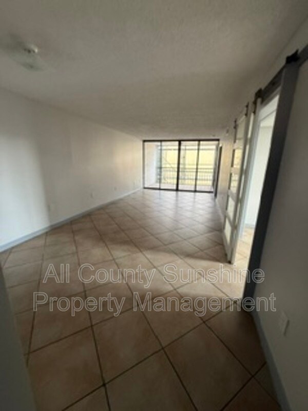 Foto del edificio - 2424 W Tampa Bay Blvd
