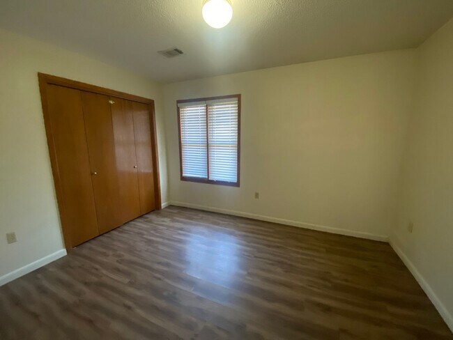 Foto del edificio - 2 Bedroom Greenbriar Condo!