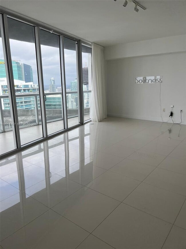 Foto del edificio - 475 Brickell Ave