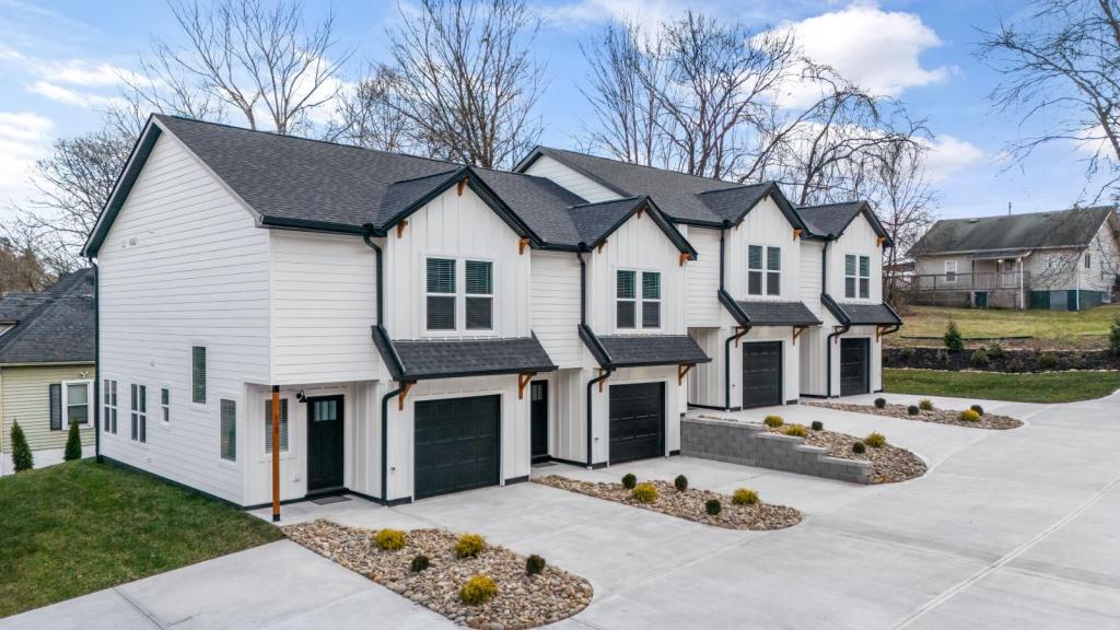 Photo - 116 Shipman Dr