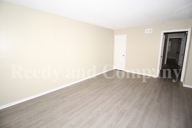 Building Photo - 4416 Wooddale Ave