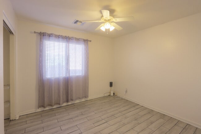 Building Photo - 43749 W Magnolia Rd